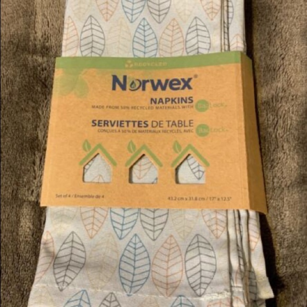 NEW NORWEX NAPKINS SET OF 4